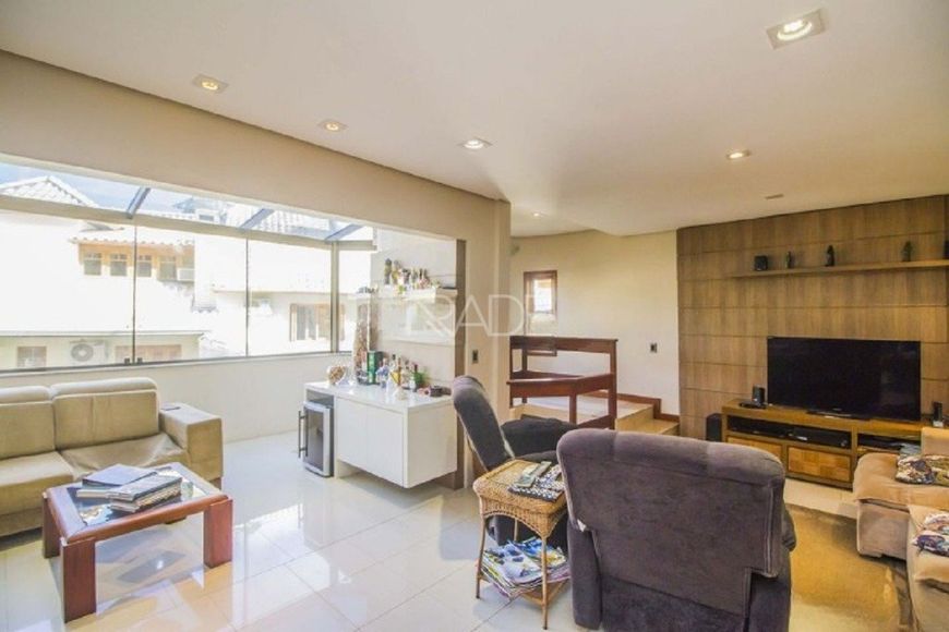 Casa em condomínio de 3 dormitórios e 2 vagas bairro Jardim Isabel.
