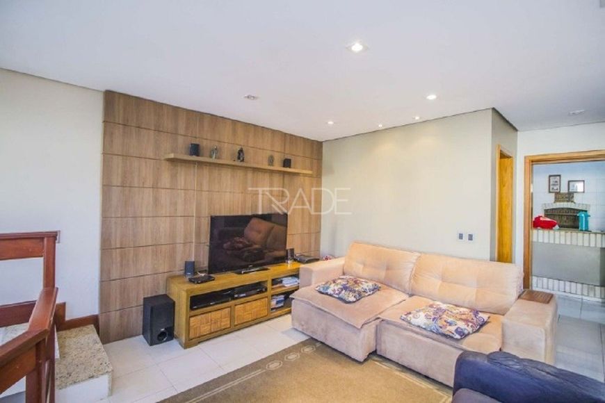 Casa em condomínio de 3 dormitórios e 2 vagas bairro Jardim Isabel.