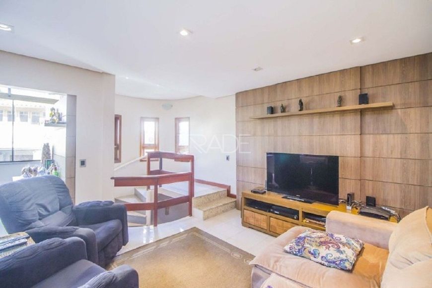 Casa em condomínio de 3 dormitórios e 2 vagas bairro Jardim Isabel.