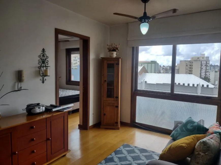 Apartamento cheio de potencial, em localização privilegiada no Centro Histórico de Porto Alegre, com