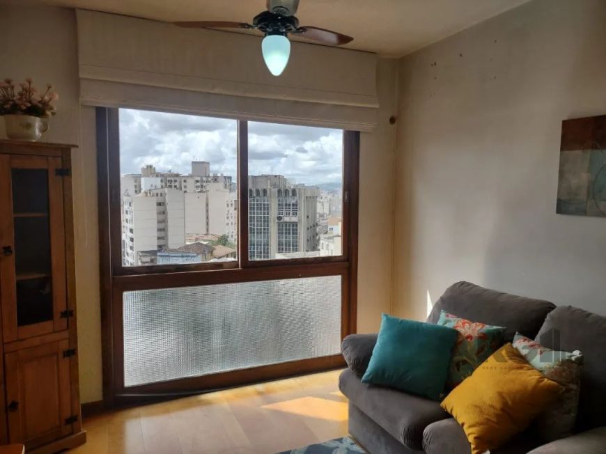 Apartamento cheio de potencial, em localização privilegiada no Centro Histórico de Porto Alegre, com