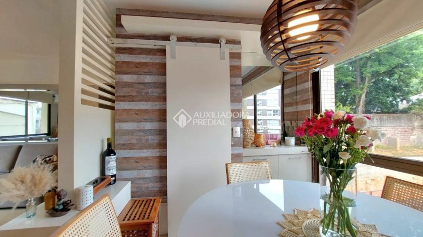 Apartamento a venda de 3 quartos com suíte no bairro Auxiliadora em Porto Alegre.