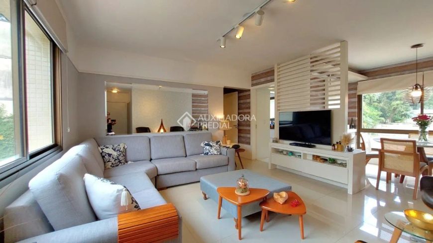 Apartamento a venda de 3 quartos com suíte no bairro Auxiliadora em Porto Alegre.