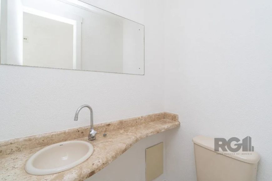 Ótimo apartamento de 2 dormitórios no bairro Menino Deus! São 60,49m² de área privativa distribuídos