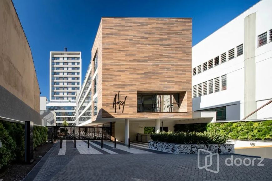 Salas/Conjuntos em Cidade Baixa com 53.35 m² , 1 vaga(s).