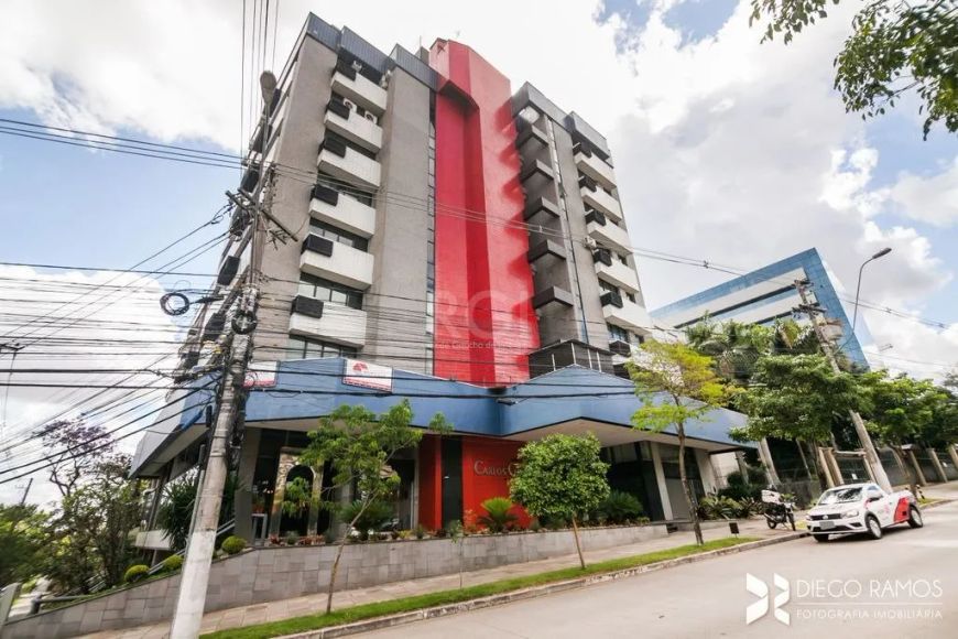 Ótima sala comercial localizada em área nobre e de fácil acesso da cidade! Ampla sala comercial tota