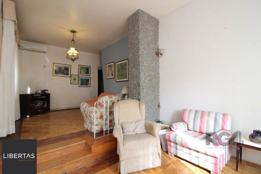 Casa à venda 4 quartos (dormitórios), suíte, 3 vagas - Partenon, Porto Alegre