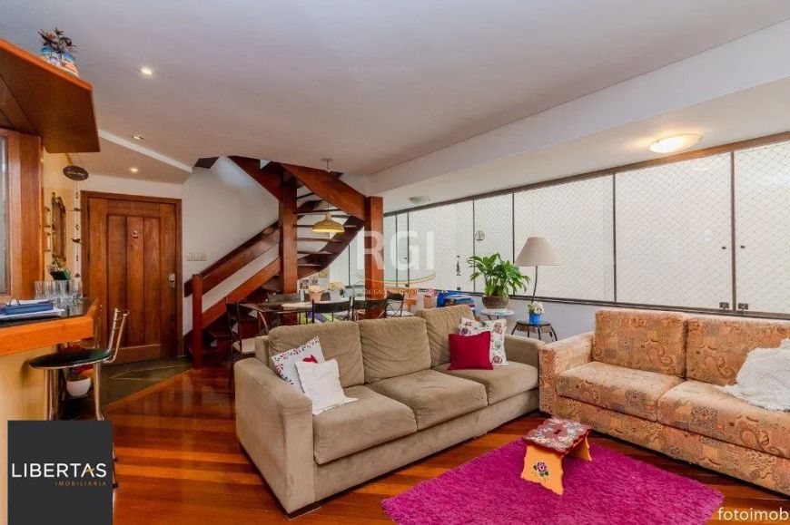 Cobertura para Venda - 248.34m², 3 dormitórios, sendo 1 suites, 3 vagas - Petróp