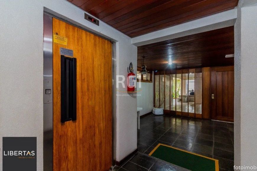 Cobertura para Venda - 248.34m², 3 dormitórios, sendo 1 suites, 3 vagas - Petróp
