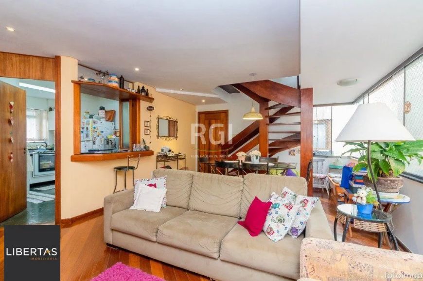 Cobertura para Venda - 248.34m², 3 dormitórios, sendo 1 suites, 3 vagas - Petróp