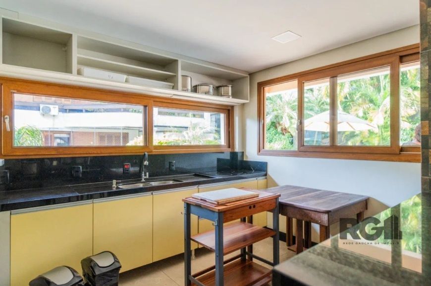 Cobertura com 3 quartos, 2 suítes, 3 vagas de garagem, no bairro Ipanema, Porto Alegre/RSEsta ampla