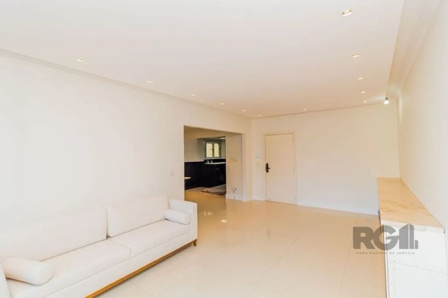 Excelente apartamento reformado, na área nobre do centro de Porto Alegre, são 153m2 de área privativ
