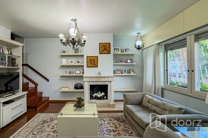 Imóvel na Pedro Waine com 4 dormitórios e 233m²