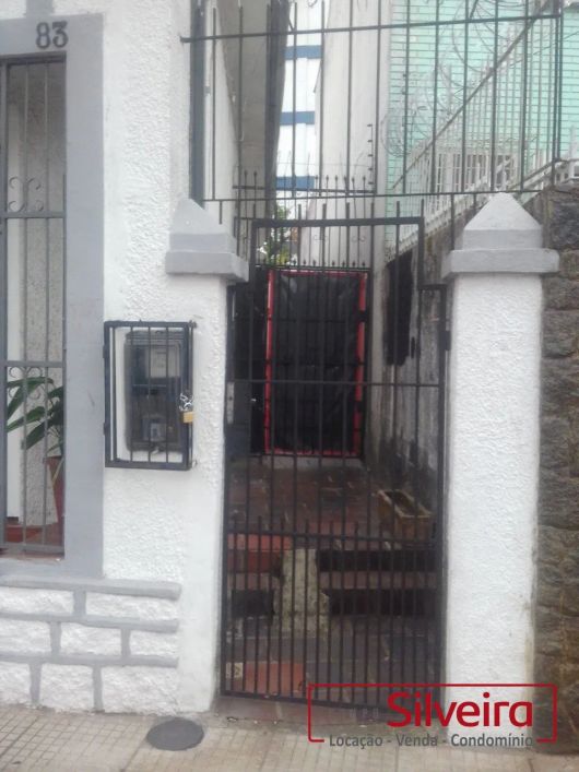 Casa de 02 dormitórios /Cidade Baixa