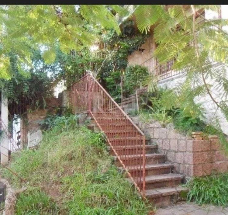 Casa Padrão no bairro Chácara das Pedras em Porto Alegre. Casa com três (3) dormitórios, uma (1) suí