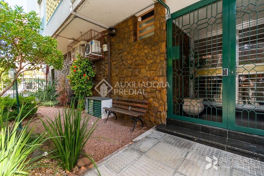 Amplo apartamento com 3 dormitórios e vaga escriturada no Menino Deus