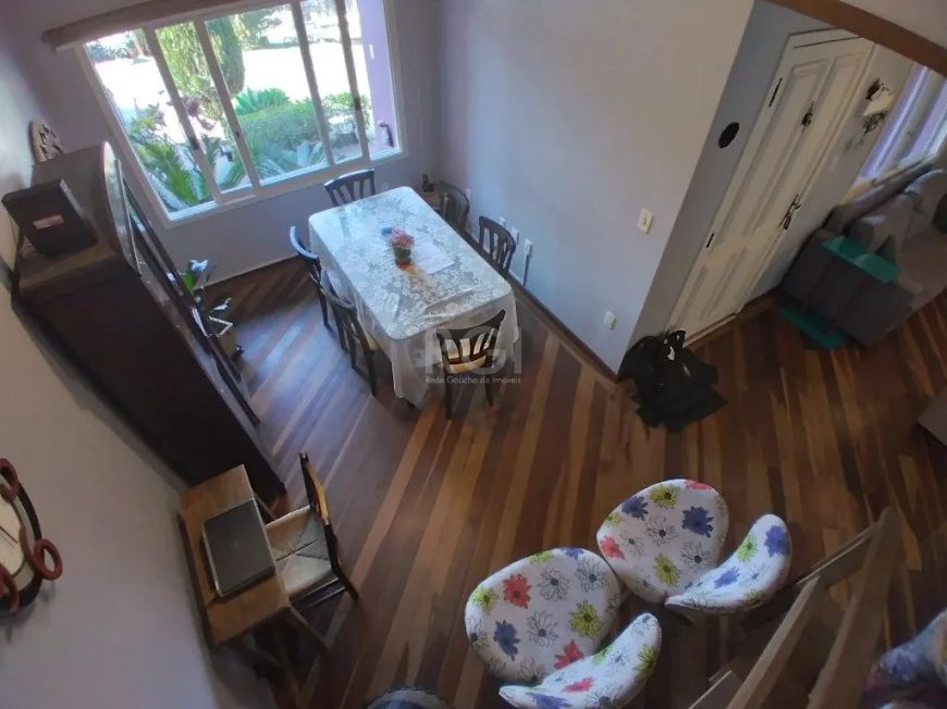 Excelente casa em condomínio com segurança e portaria 24 horas, vagas para visitantes, piscina compl