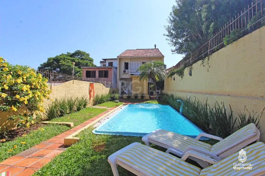 Excelente sobrado com 240² divididos em 2 pavimentos e mais anexo, em terreno com 435m² (6,60x66m).