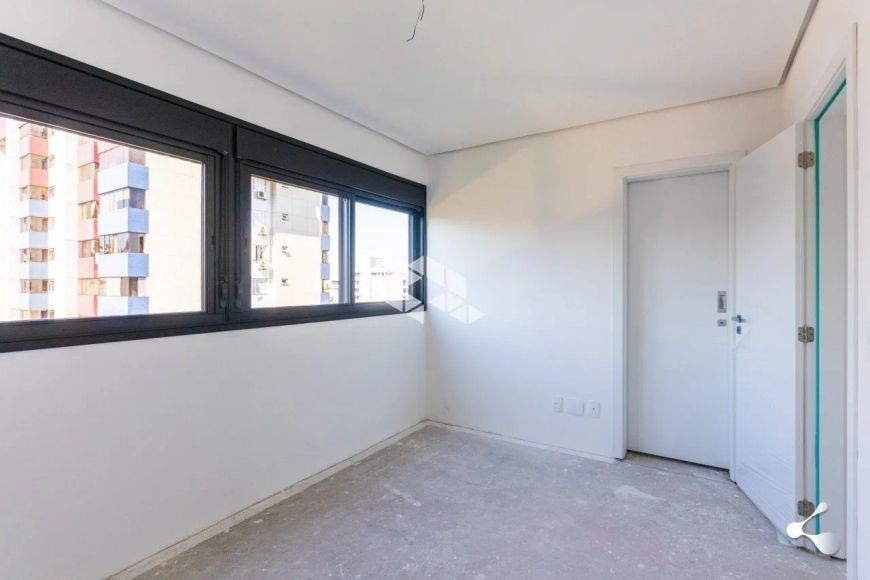 Apartamento de dois dormitórios com duas garagem