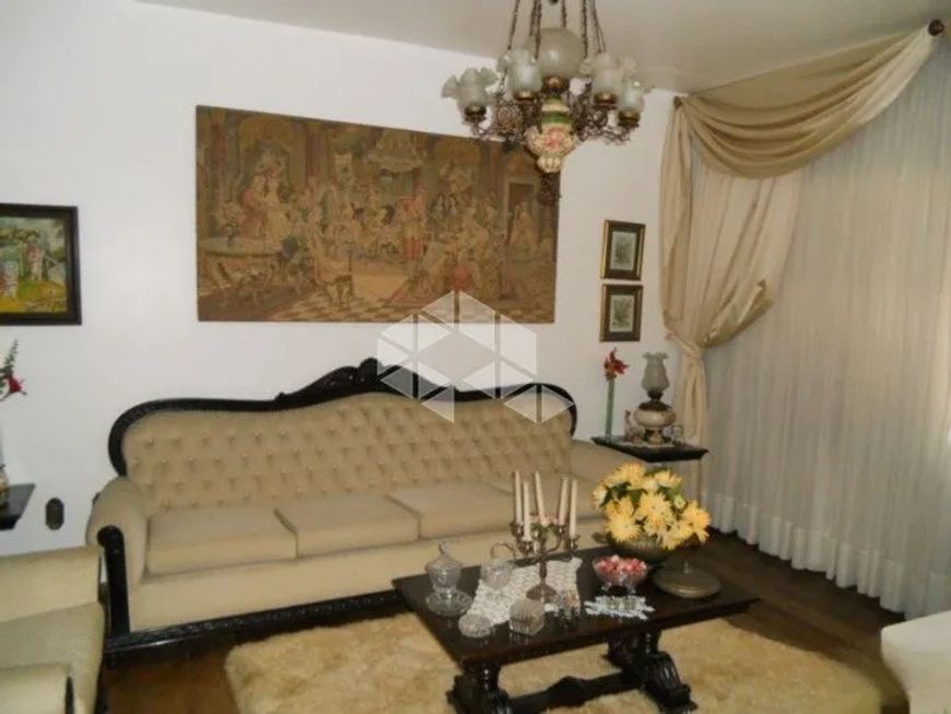 Casa com 3 dormitórios, sendo 1 suite, lavabo e vaga com 283m2 no bairro Santa Tereza
