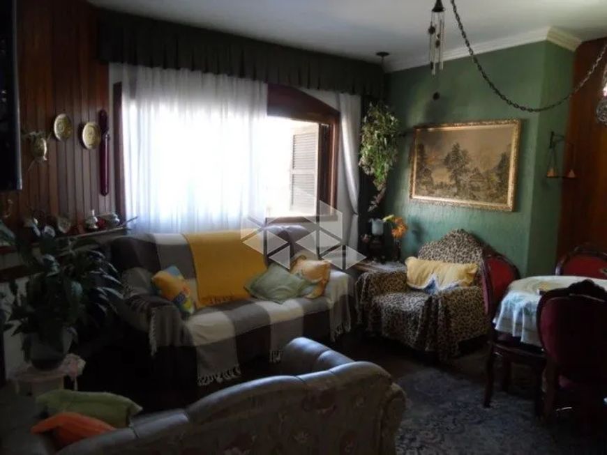 Casa com 3 dormitórios, sendo 1 suite, lavabo e vaga com 283m2 no bairro Santa Tereza