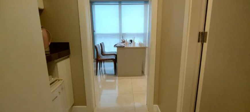 Sala comercial medindo 35,58 m² privativos no Trend 24 Offices, com uma sala de recepção mobiliada c
