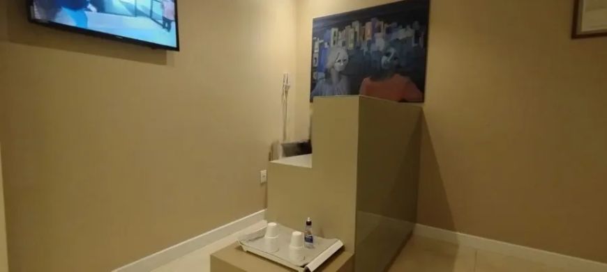 Sala comercial medindo 35,58 m² privativos no Trend 24 Offices, com uma sala de recepção mobiliada c