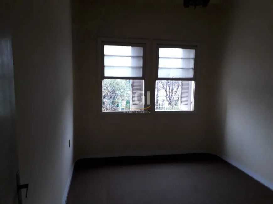 Casa com 4 dormitórios no bairro Menino Deus, sala de estar para 4 ambientes, 2 banheiros sociais, c