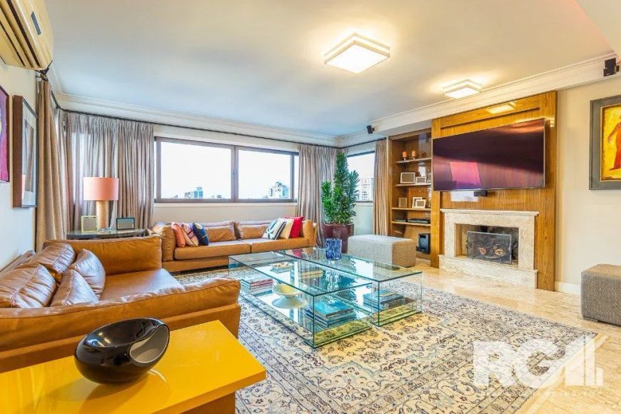 Apartamento semimobiliado, 167 m², 3 suítes e 3 vagas de garagem no bairro Bela Vista.