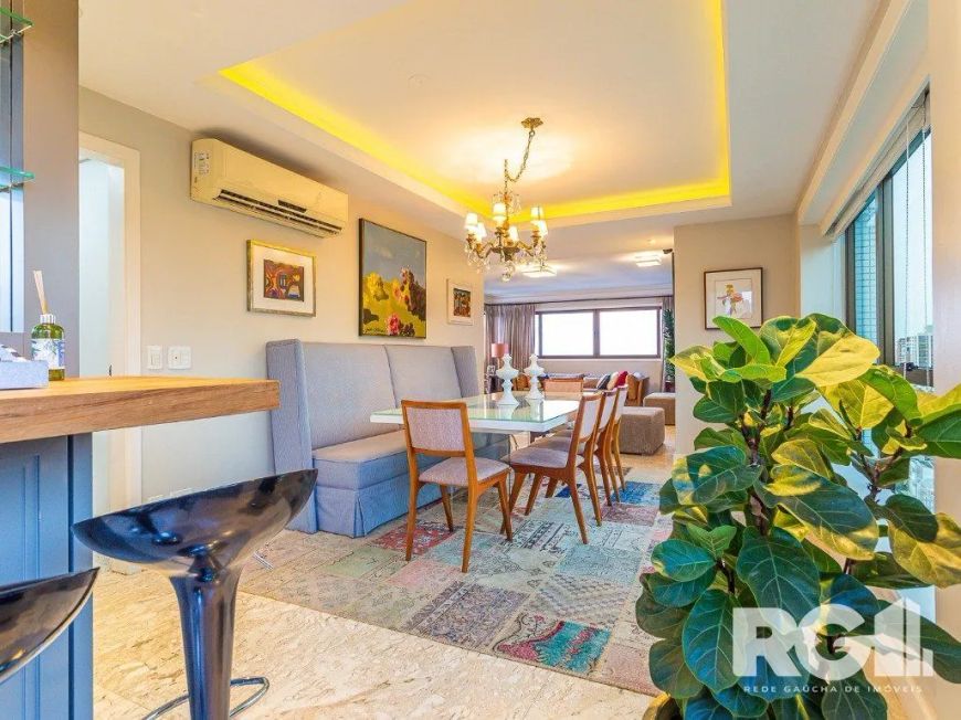 Apartamento semimobiliado, 167 m², 3 suítes e 3 vagas de garagem no bairro Bela Vista.