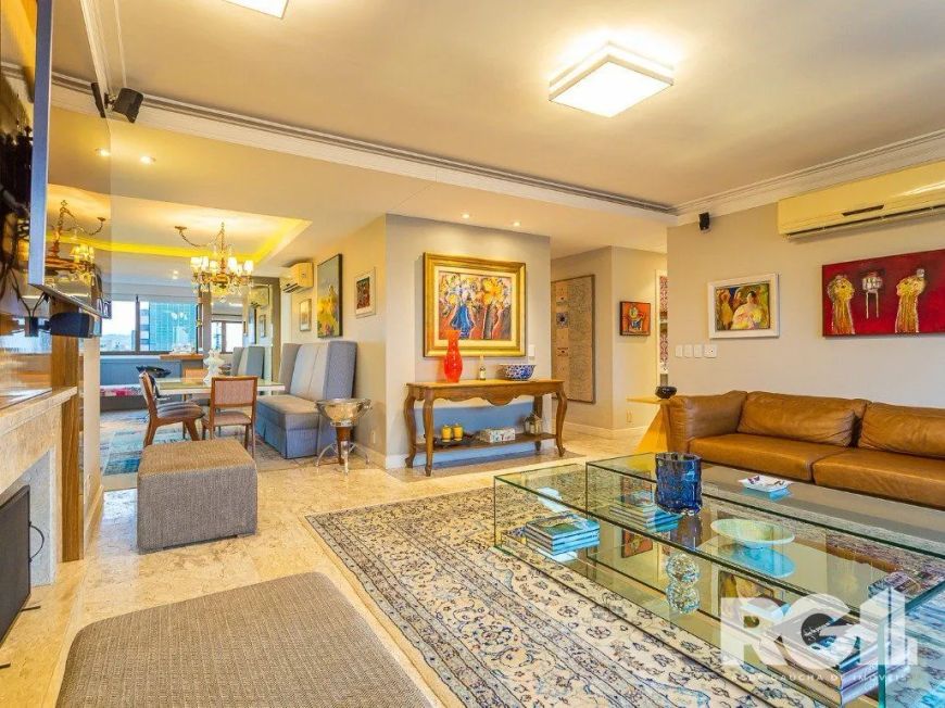Apartamento semimobiliado, 167 m², 3 suítes e 3 vagas de garagem no bairro Bela Vista.