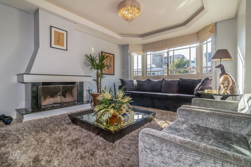 Linda casa reformada com 4 quartos com piscina !