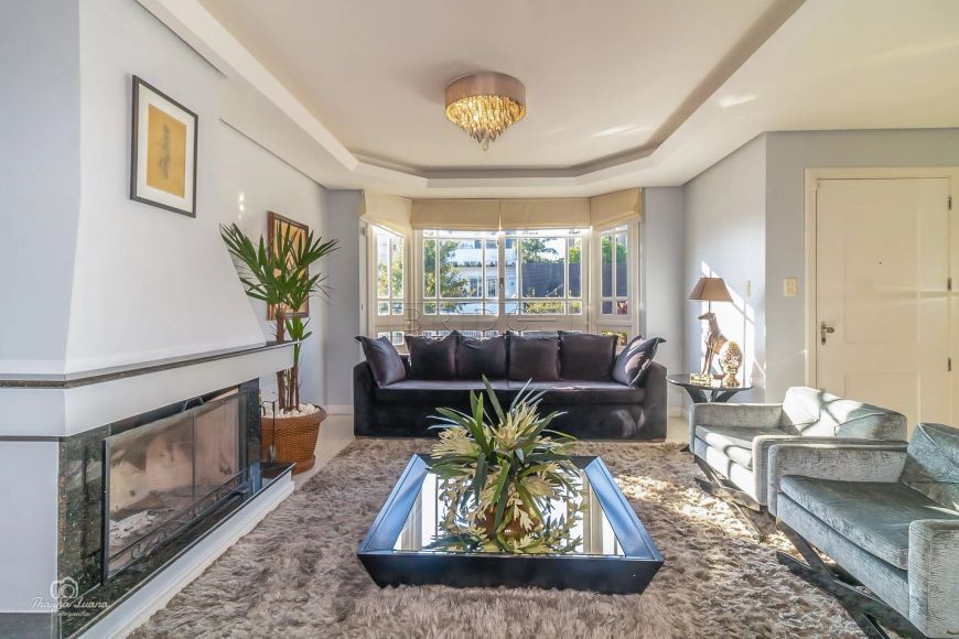 Linda casa reformada com 4 quartos com piscina !