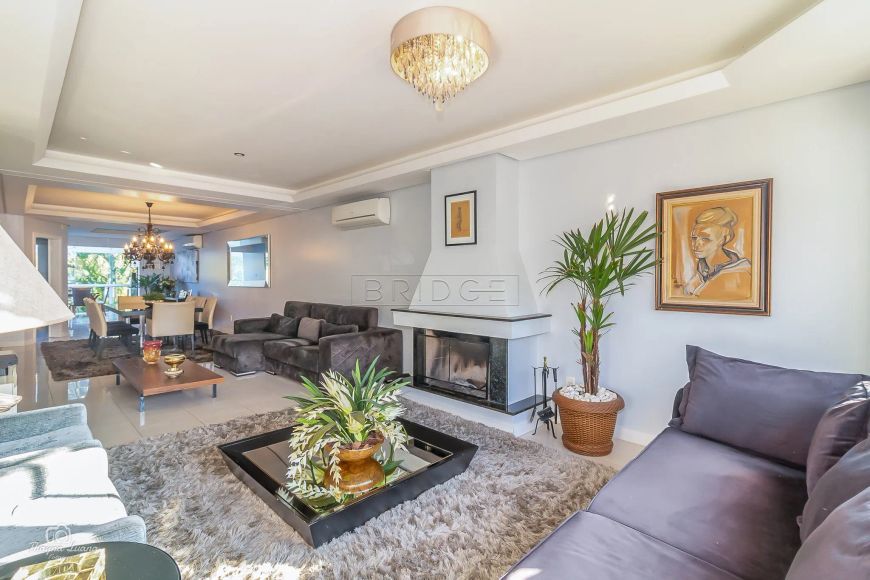 Linda casa reformada com 4 quartos com piscina !