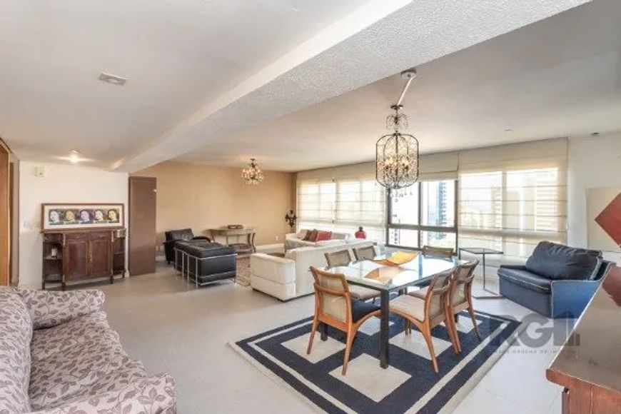 Excelente apartamento no bairro Mont Serrat, Porto Alegre.Com 3 suítes (sendo uma MASTER), 153m2 pri