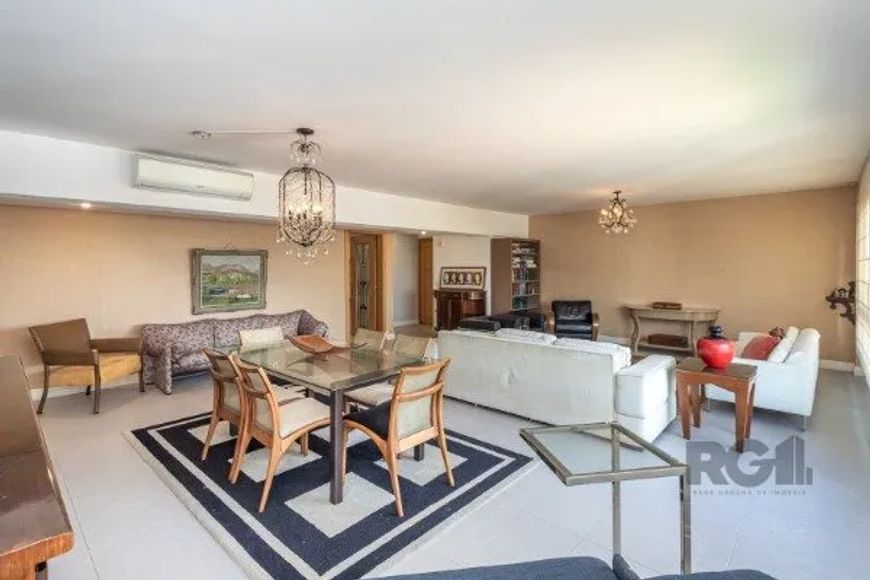 Excelente apartamento no bairro Mont Serrat, Porto Alegre.Com 3 suítes (sendo uma MASTER), 153m2 pri
