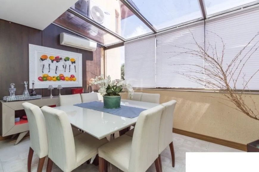 Casa em condomínio, 03 dormitórios uma suíte, 03 vagas de garagem, área 240,50m² de área útil, local