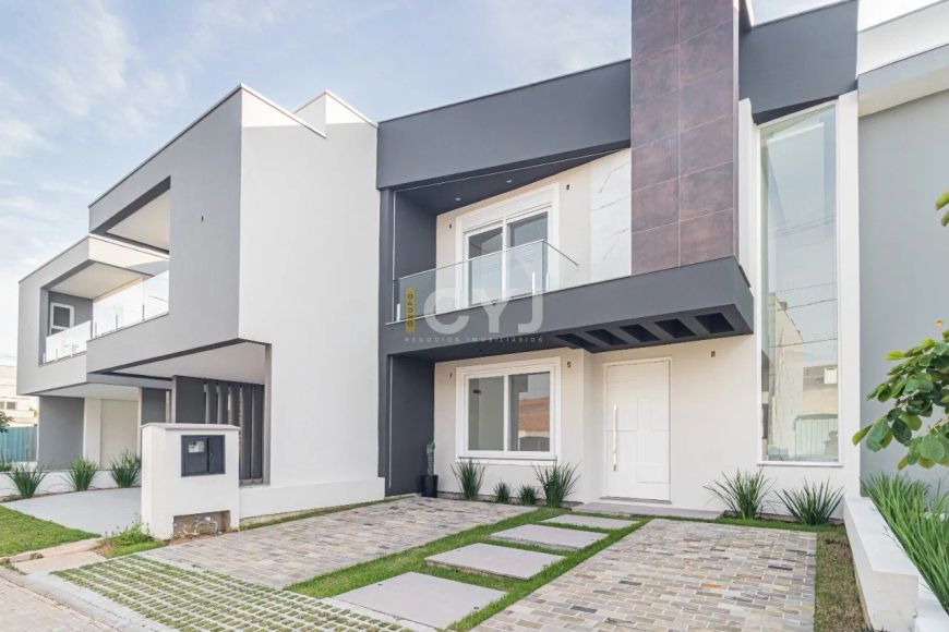 Casa de 3 dormitórios, suítes, 2 vagas e pátio em condomínio no bairro Ipanema, Porto Alegre