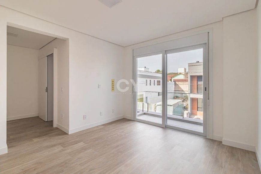 Casa de 3 dormitórios, suítes, 2 vagas e pátio em condomínio no bairro Ipanema, Porto Alegre