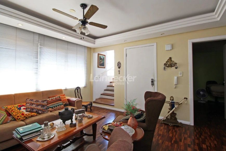 Cobertura em São João com 213 m² , 4 quarto(s) , 2 suíte(s) , 1 vaga(s).