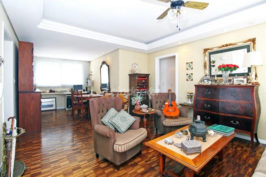 Cobertura em São João com 213 m² , 4 quarto(s) , 2 suíte(s) , 1 vaga(s).