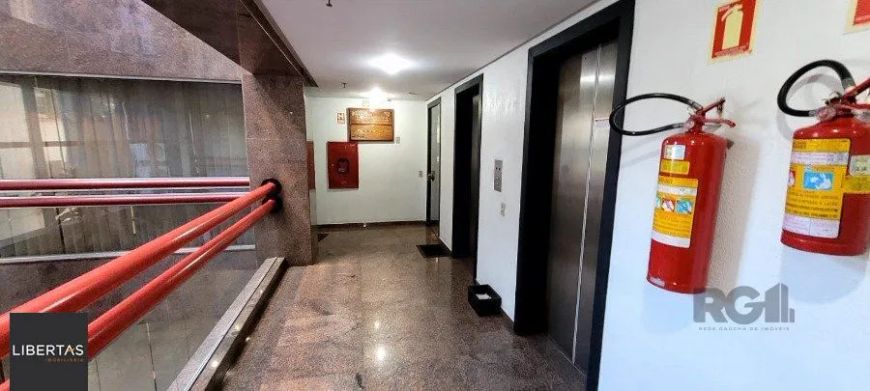 SALA AMPLA COM 73M² PRIVATIVOS, CENTRO PORTO ALEGRE, GARAGEM, ELEVADOR
