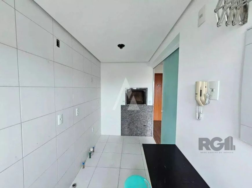 Apartamento lateral semi mobiliado com 02 dormitórios, living para 02 ambientes, banheiro social, ar