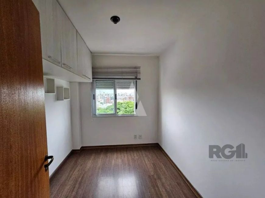 Apartamento lateral semi mobiliado com 02 dormitórios, living para 02 ambientes, banheiro social, ar