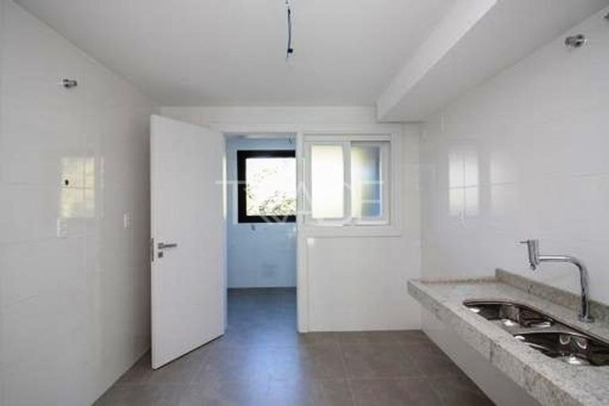 Apartamento de 3 suítes no bairro pedra Redonda, zona sul de Porto Alegre.