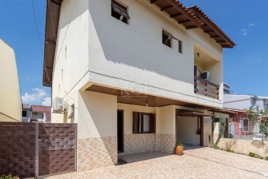Excelente sobrado 3 dormitórios, sendo uma suite pátio com piscina e churrasqueiracasa com tres dorm