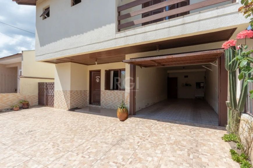 Excelente sobrado 3 dormitórios, sendo uma suite pátio com piscina e churrasqueiracasa com tres dorm