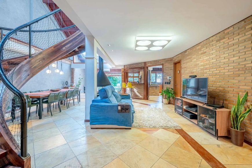 Casa com 3 quartos sendo 1 suíte, no bairro Chácara das Pedras