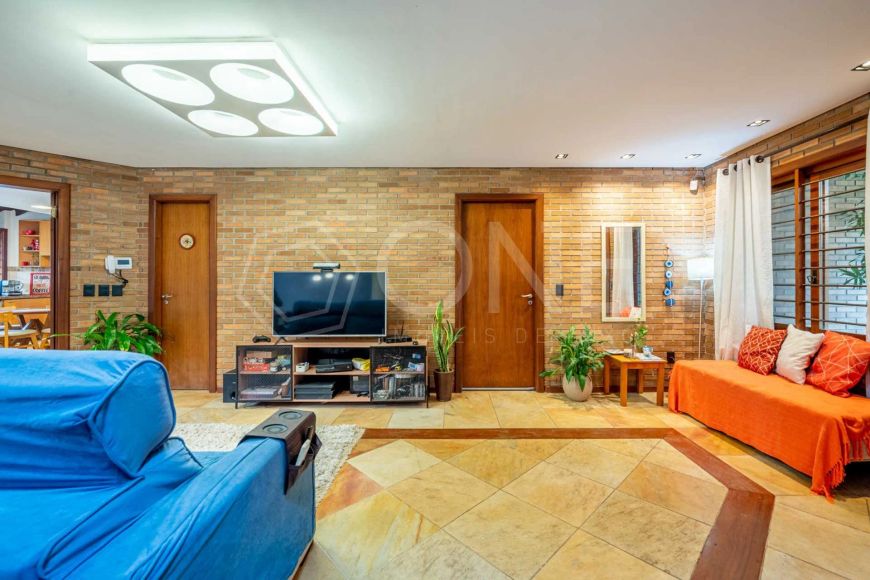 Casa com 3 quartos sendo 1 suíte, no bairro Chácara das Pedras
