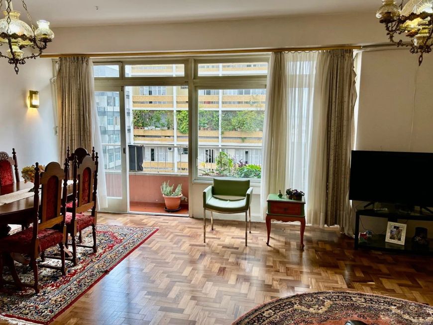 Apartamento com 144m² e 3 quartos à venda na Avenida Independência